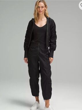 Lululemon Front-Zip Mid-Rise Ruched Crop Pant Black